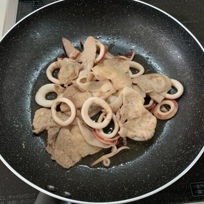 作らせて頂きました。レシピ有難うございました。イカと豚肉のでコンビが美味しいです。